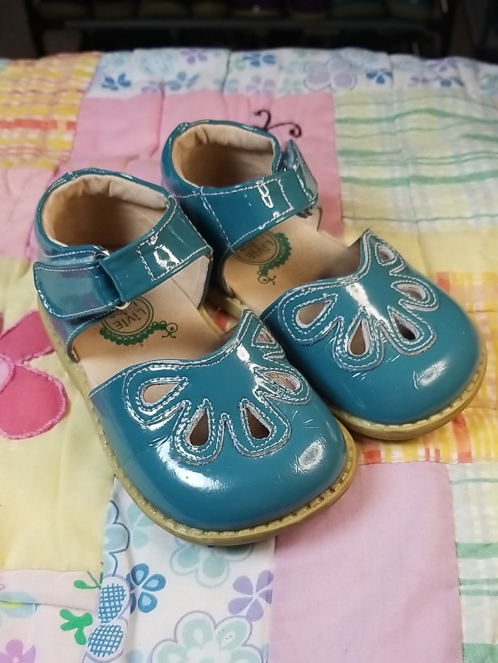 Livie & Luca Shiny Teal Patent Leather Mary Jane OG Strap Size 7 Petals